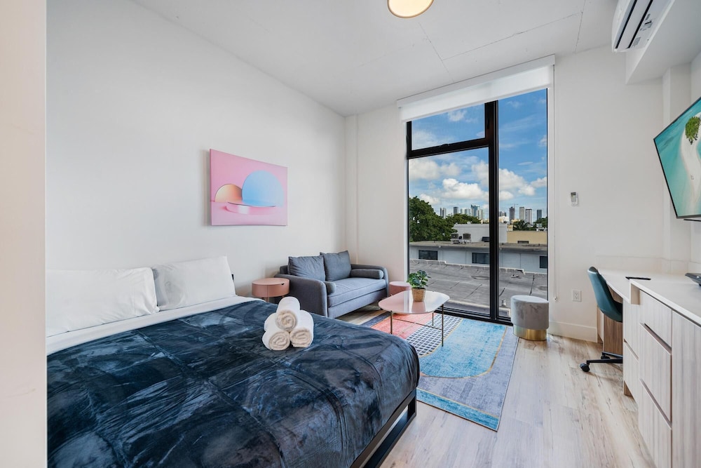 City Studio Suite, 1 Double Bed, City View photo 2