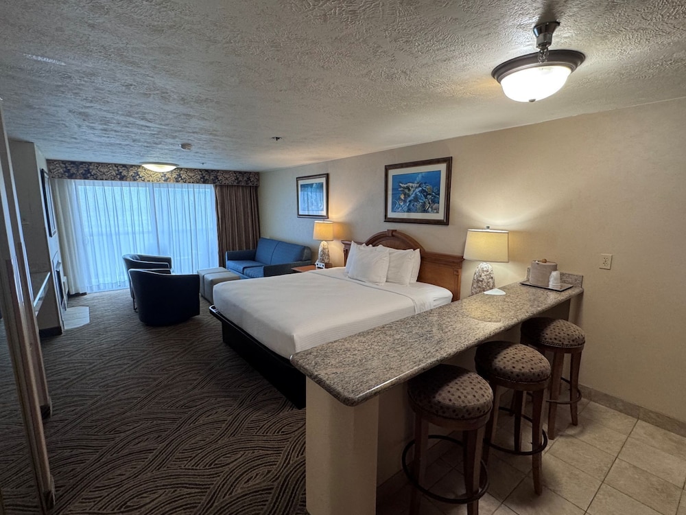 Premium Room, 1 King Bed, Balcony, Ocean View - Photo 3
