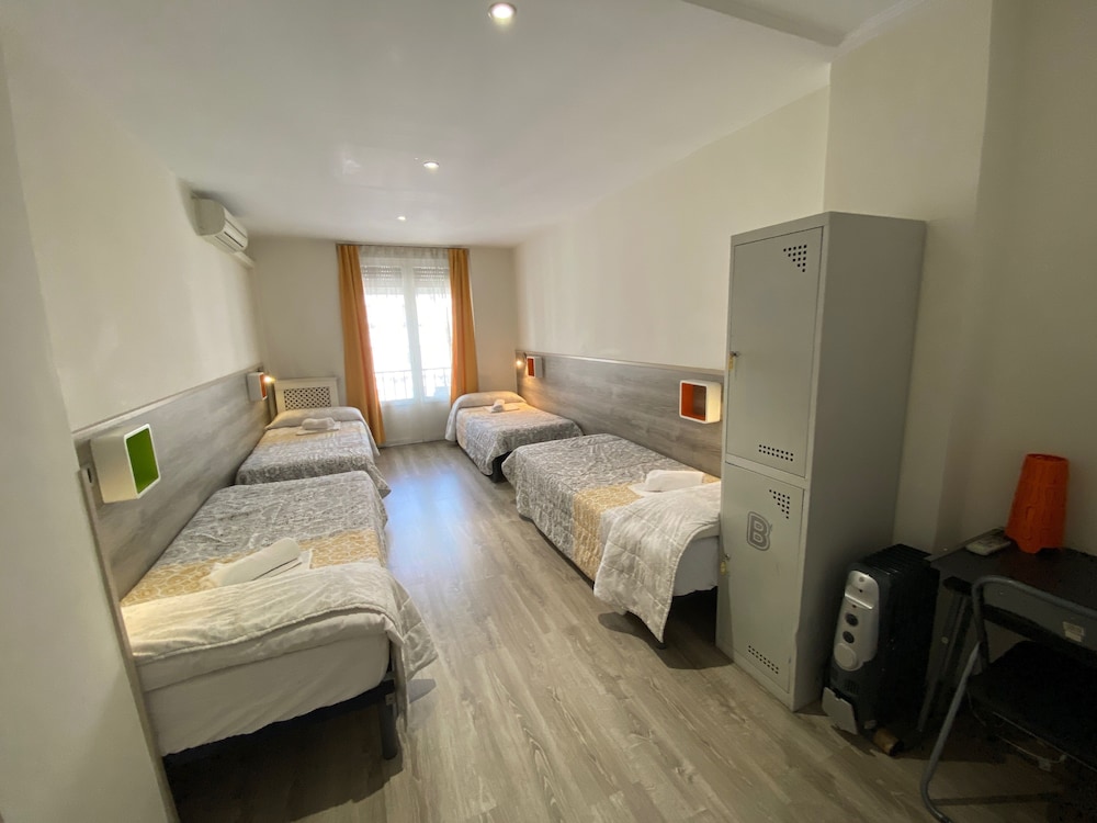 Standard Quadruple Room, Shared Bathroom, City View photo 3