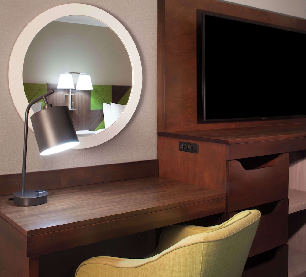 Room, 1 King Bed, Non Smoking (Study) - Photo 3