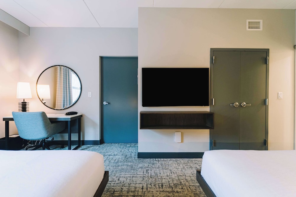 Suite, 2 Queen Beds, Accessible (Roll-In Shower) - Photo 4