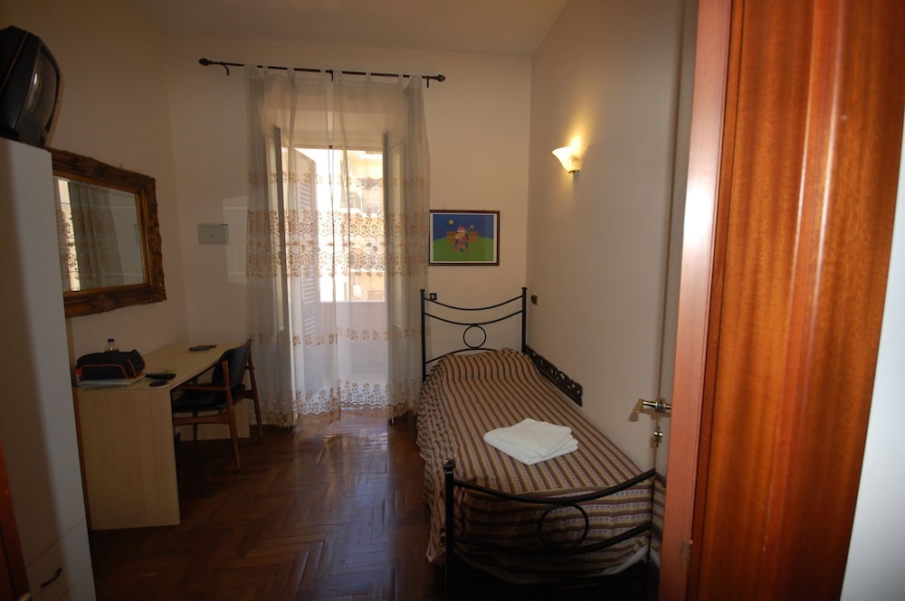 Classic Single Room