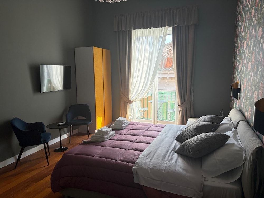 Comfort Room, Balcony, City View