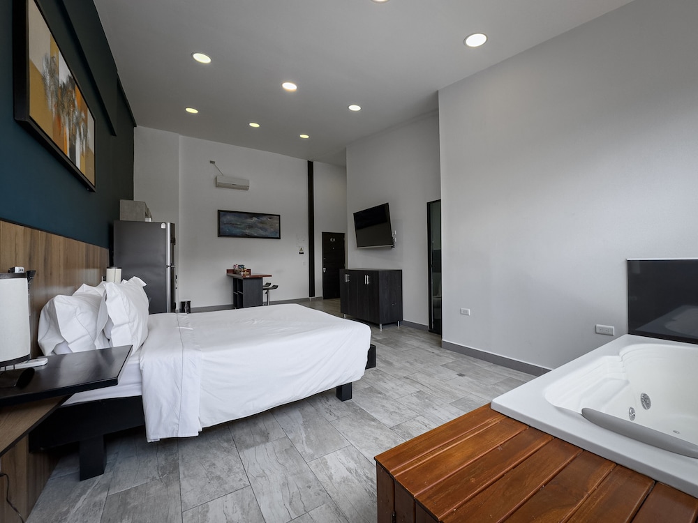 1-Bedroom with jacuzzi and kitchen photo 2