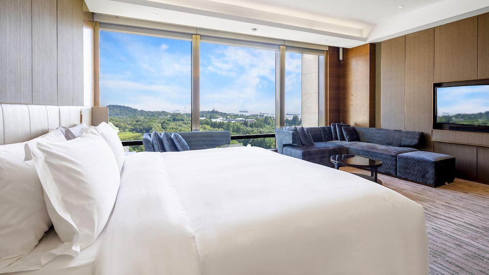 Premium Room, 1 King Bed, River View