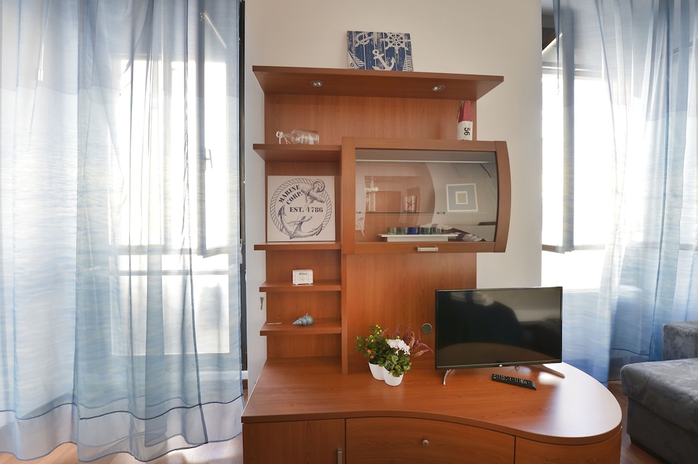 Studio, Kitchenette (Location Address: Via Lecco 11)