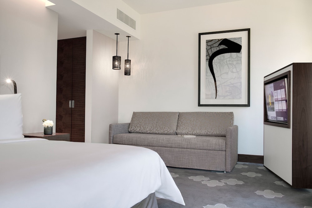 Premier Suite, 1 King Bed with Sofa bed (View) - Photo 2