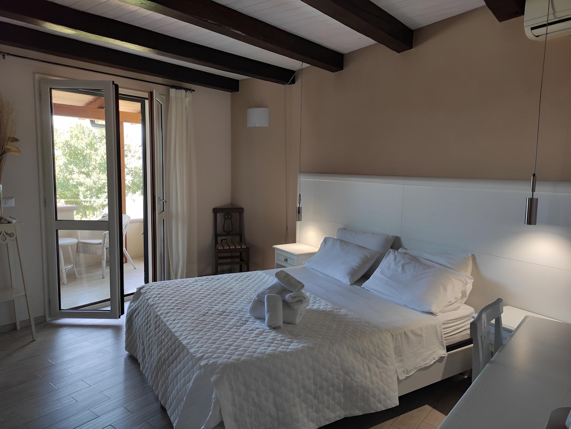 Panoramic Double or Twin Room, Hill View photo 2
