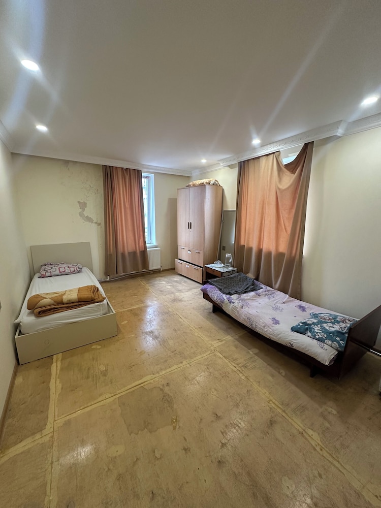 Basic Double or Twin Room - Photo 30