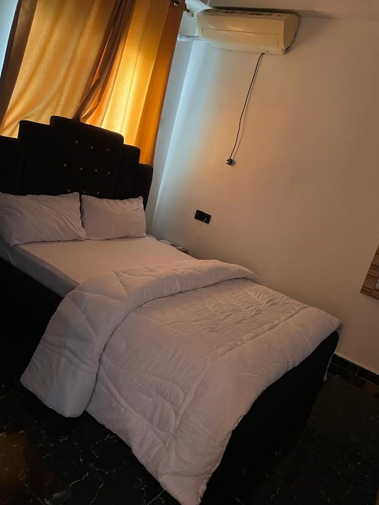 Standard Room, Non Smoking - Photo 3