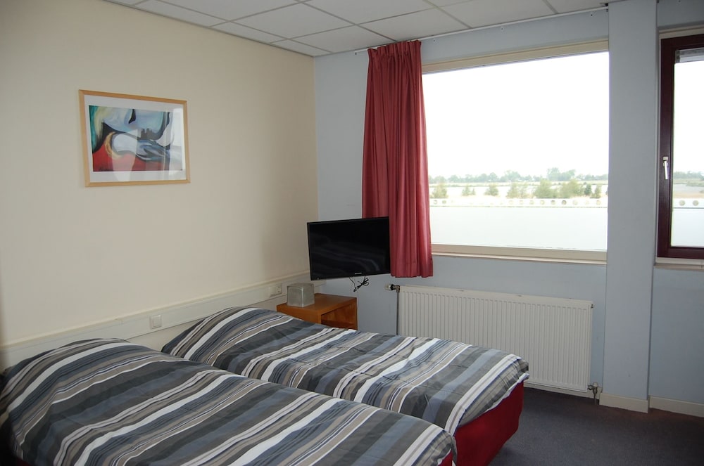 Comfort Twin Room photo 3