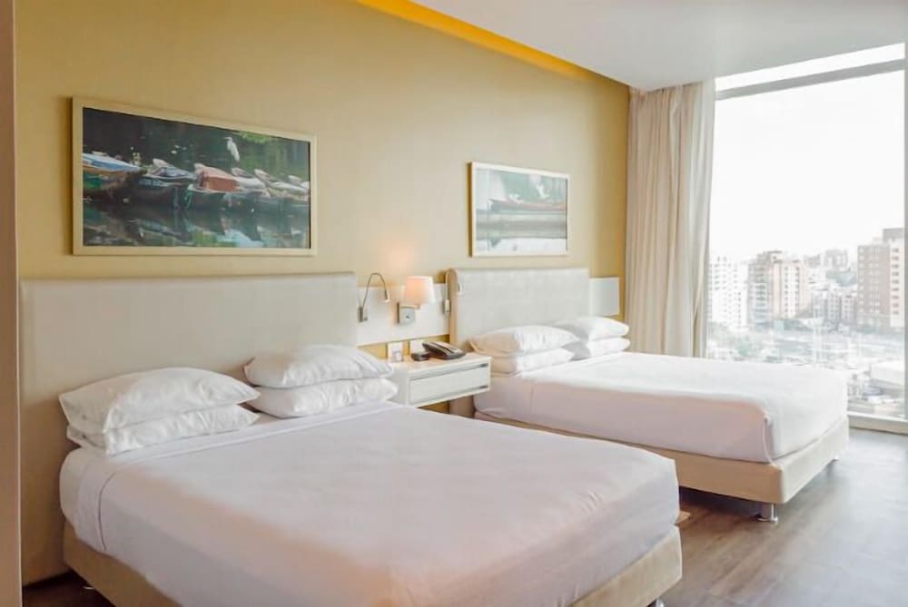 Standard Room, 2 Queen Beds, City View (High Floor)