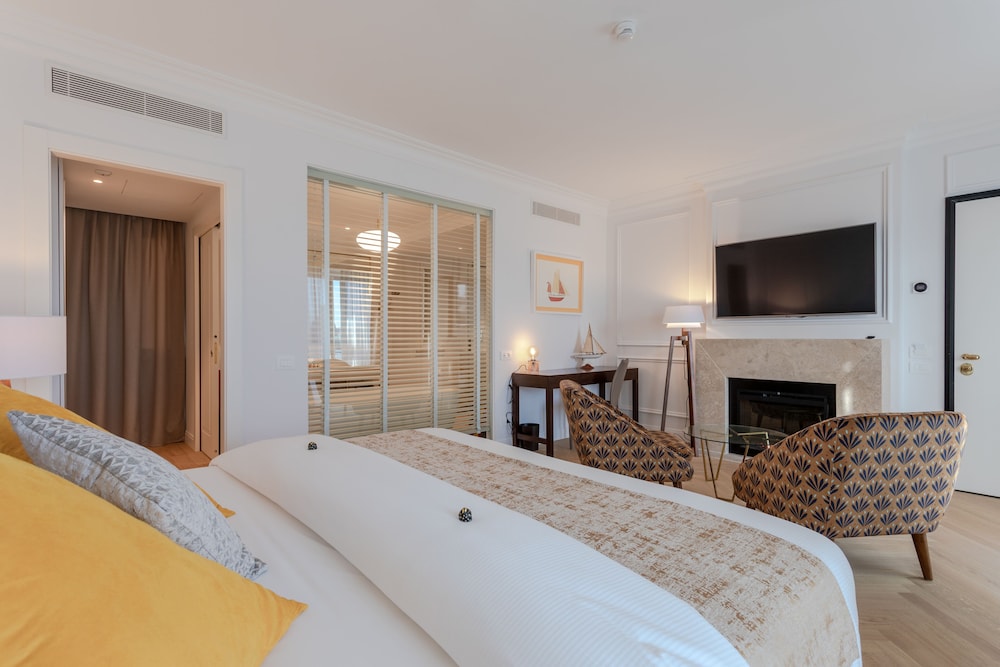 Deluxe Suite - Photo 1