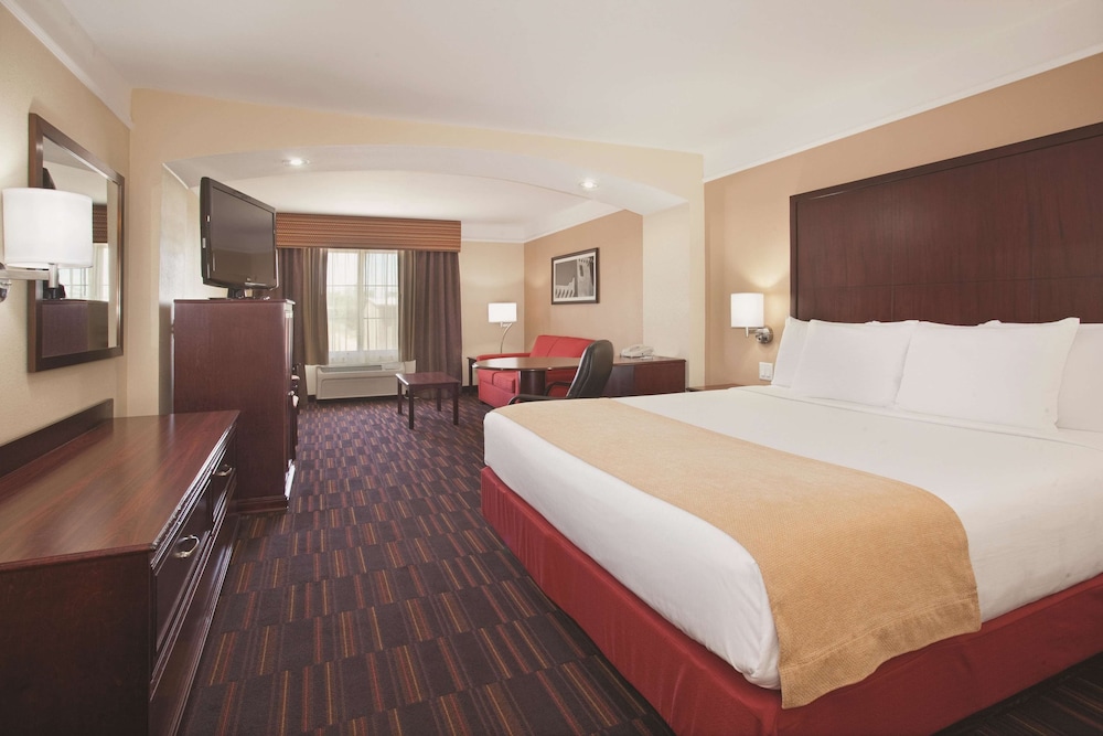 Studio Suite, 1 King Bed, Non Smoking - Photo 14