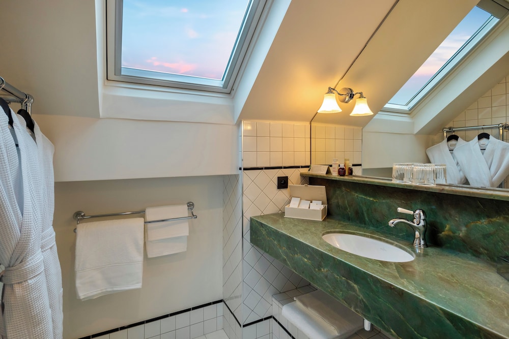 Exclusive Suite photo 2