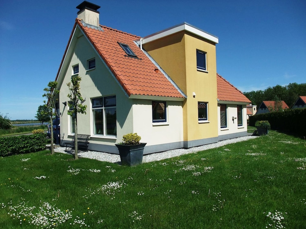 Villa photo 1