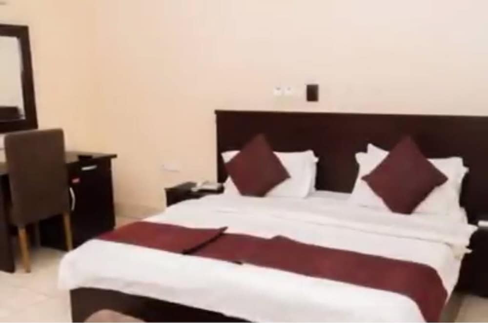 Royal Suite - Photo 2