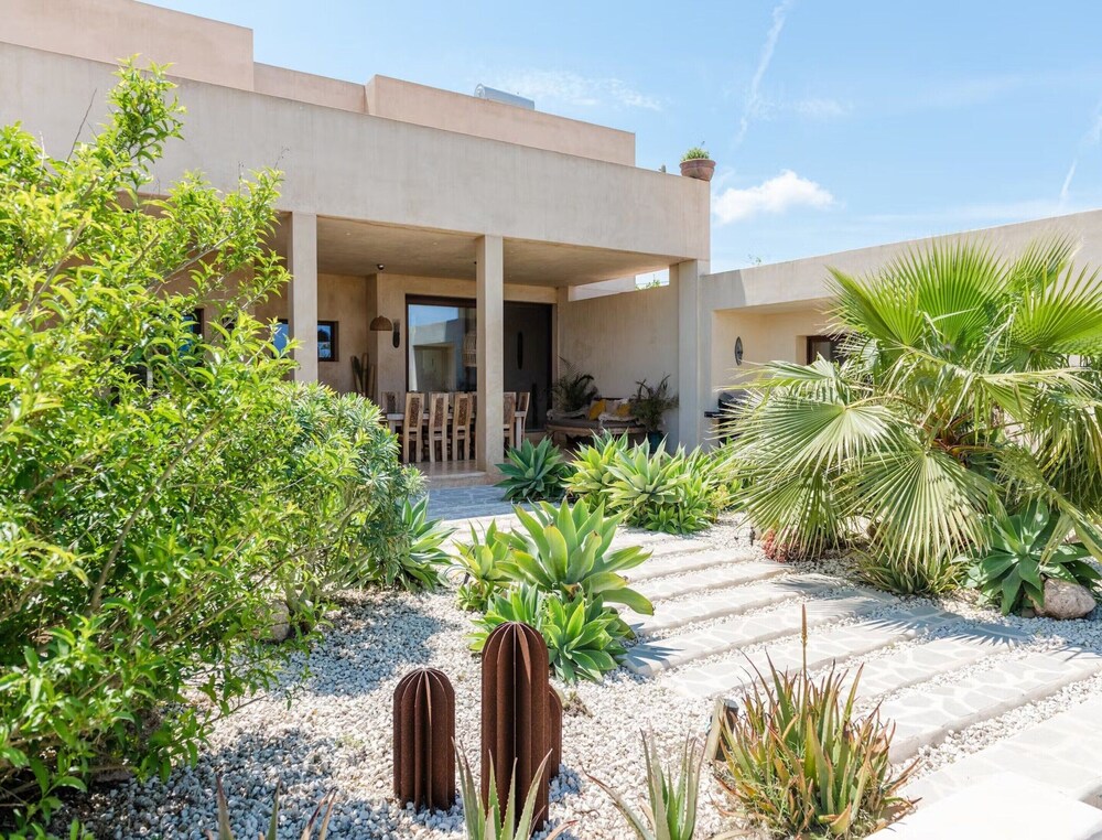 Villa photo 3