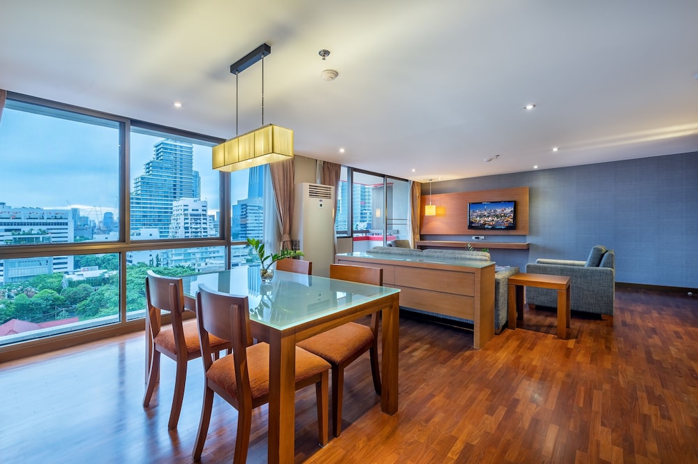 Three Bedroom Residence with Balcony photo 1