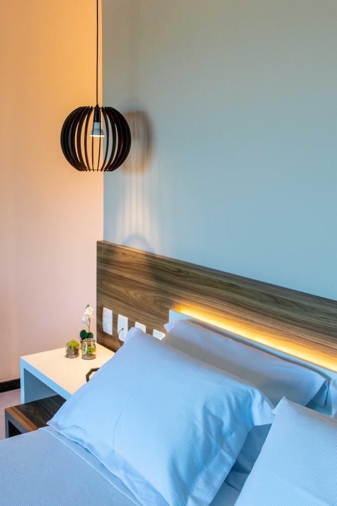 Deluxe Room - Photo 21