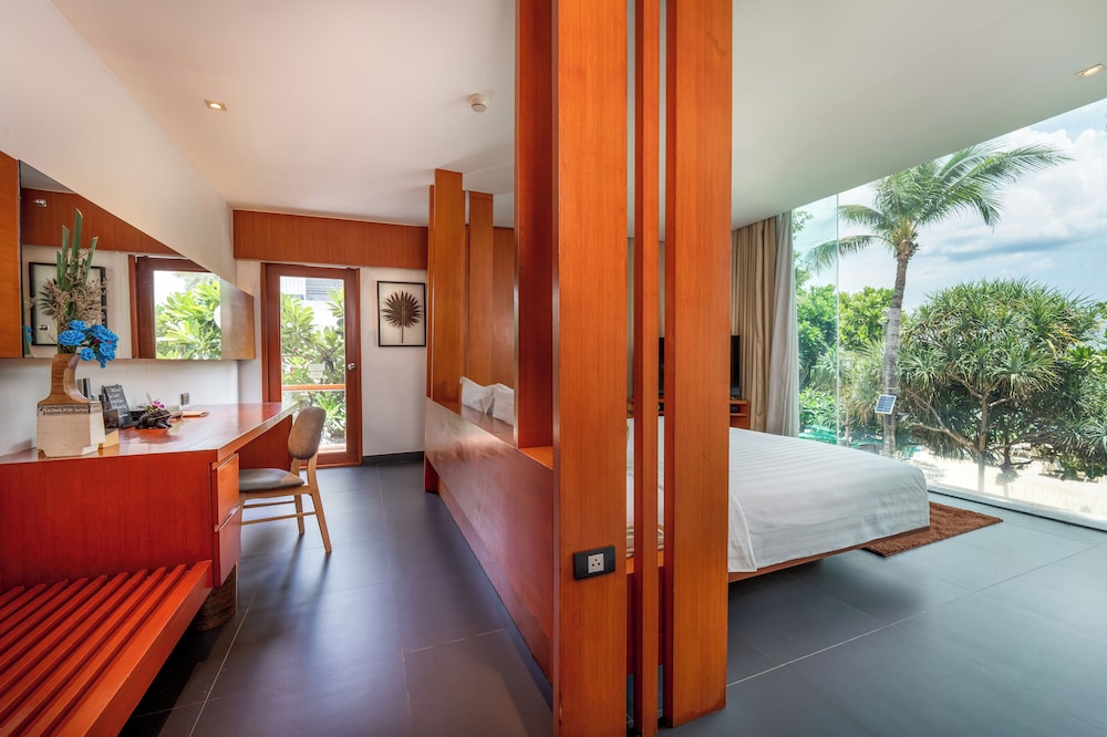 Suite, 1 Bedroom, Sea View (Free Daily Minibar) - Photo 3