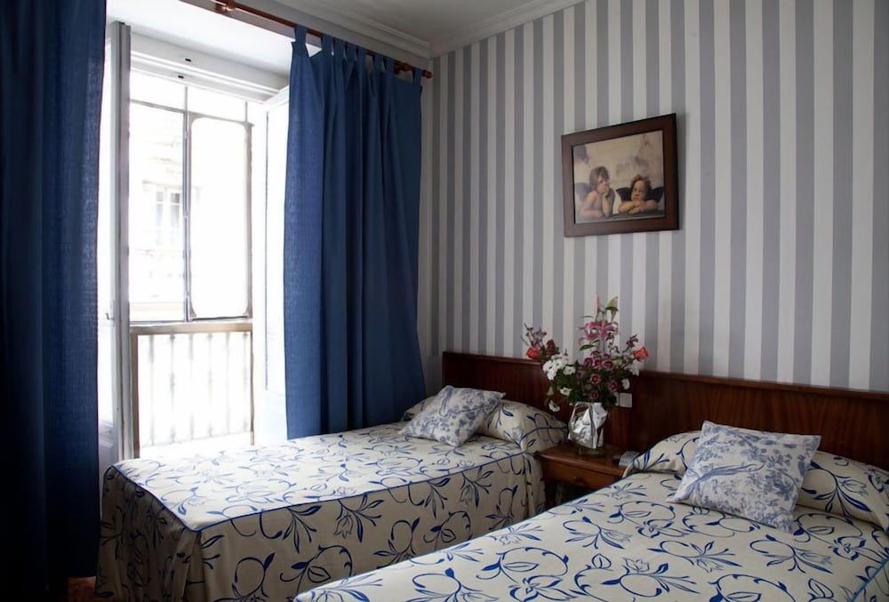 Basic Twin Room photo 2
