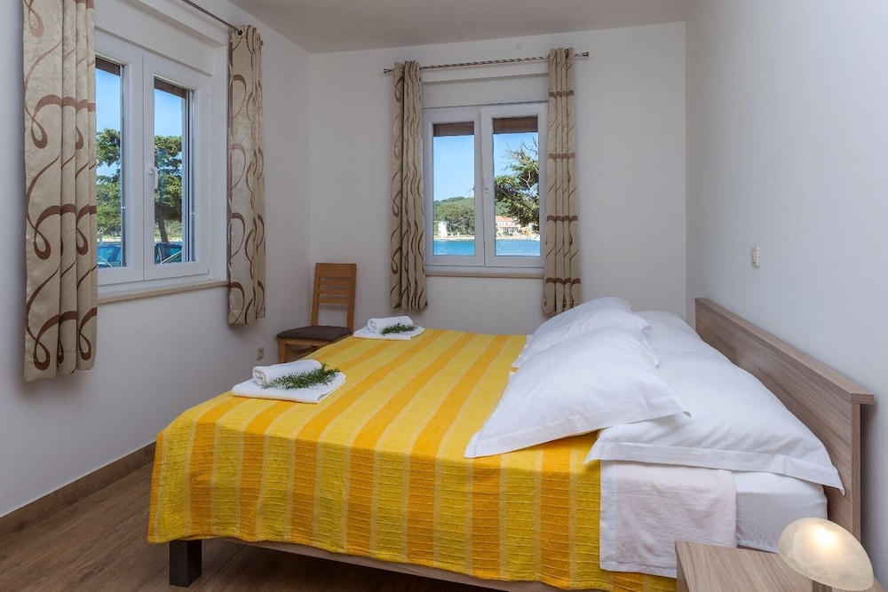 Apartment (Zvone1  - at the water front - A4(2+2)