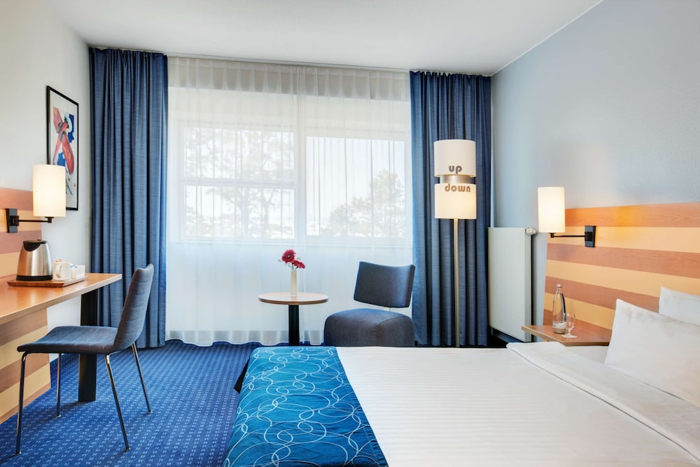 Standard Room, 1 Queen Bed photo 1