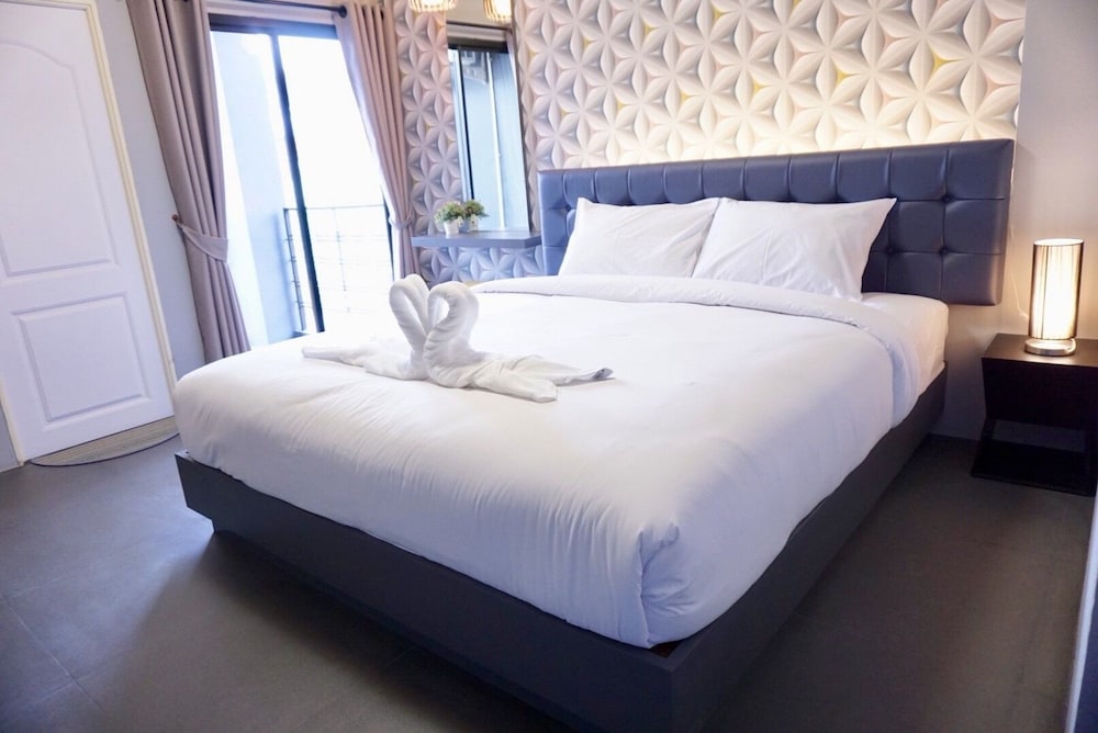 Deluxe King Bed