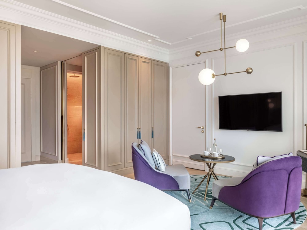 Luxury Club Room, 1 King Bed photo 2