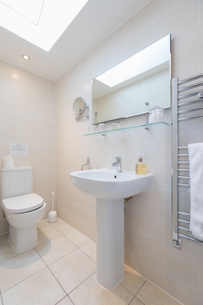 Super King with Garden View on  Ground Floor Ensuite Rm 10 photo 2