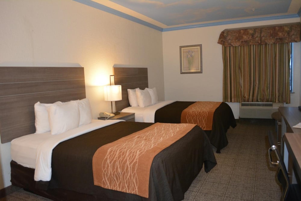 Room, 2 Queen Beds photo 2