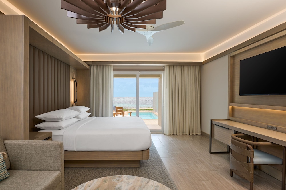 Deluxe Room, 1 King Bed with Sofa bed, Balcony (Beachfront)
