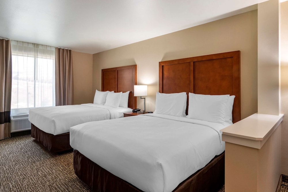 Suite, Multiple Beds, Non Smoking - Photo 2