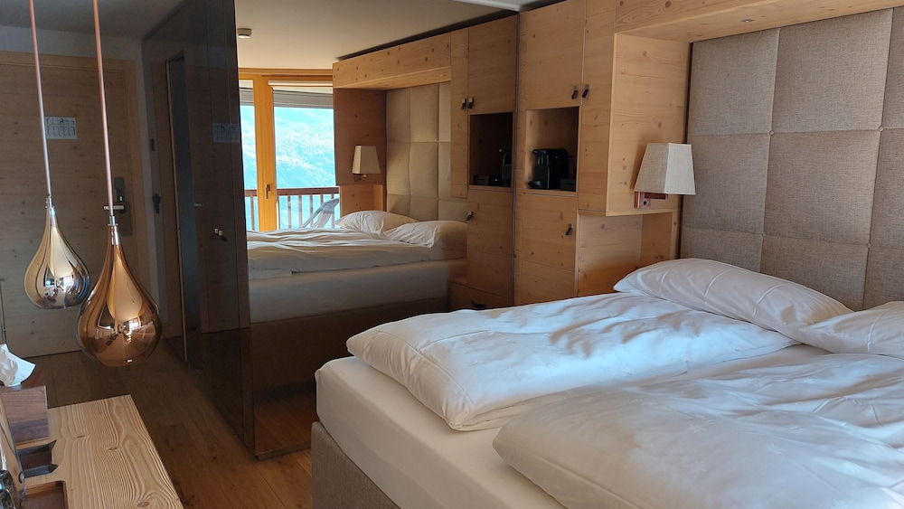 Deluxe Room (4, South, MI - DKNG) photo 3