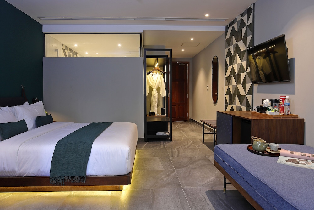 Deluxe Room, Terrace, Garden View