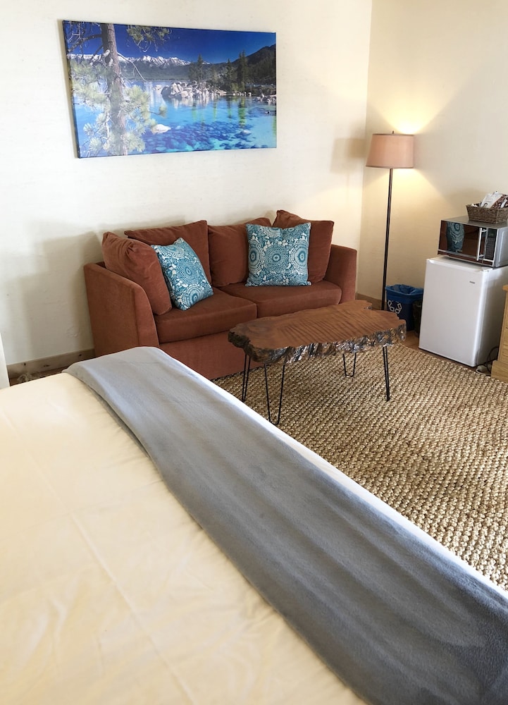 Standard Room, 1 King Bed photo 2