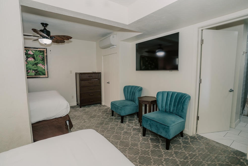 Deluxe Room, 2 Queen Beds, Partial Ocean View photo 2