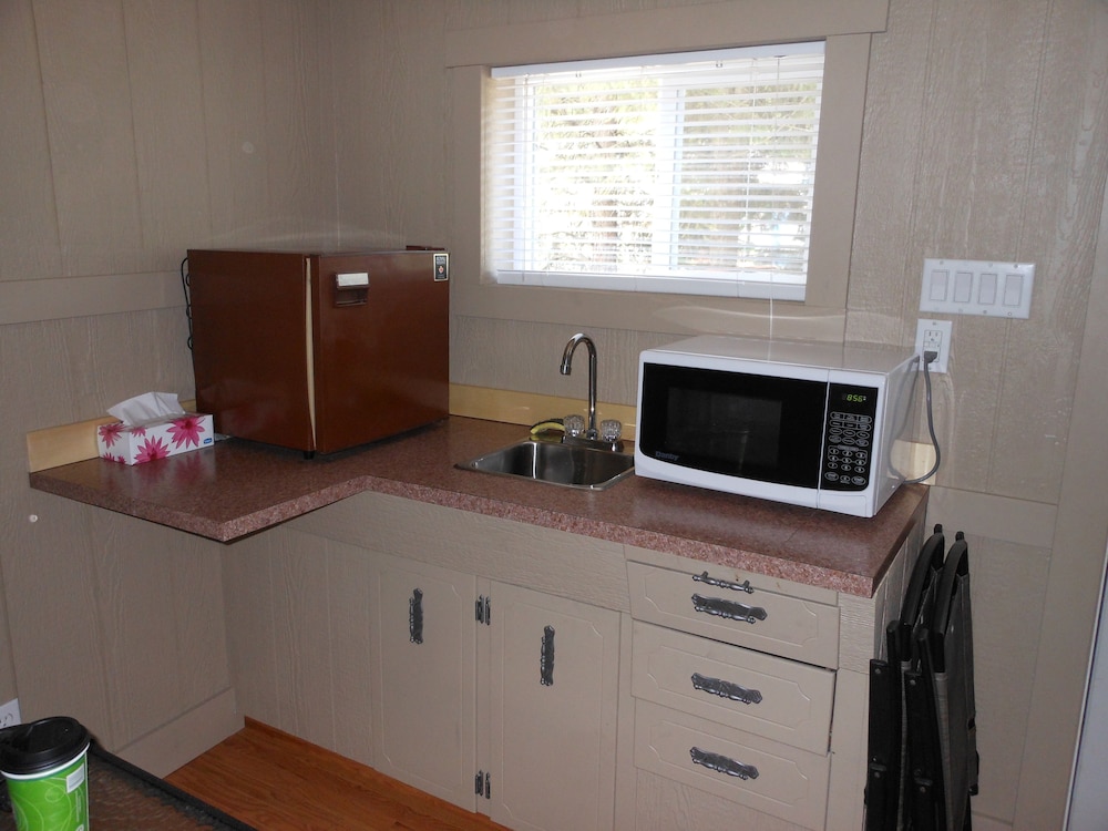 Cabin, 2 Twin Beds, River View photo 3