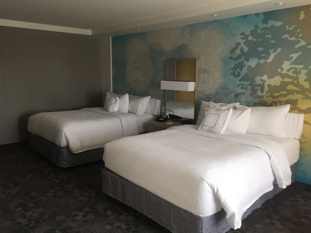 Room, 2 Queen Beds (Mobility/Hearing Accessible, Tub) photo 1