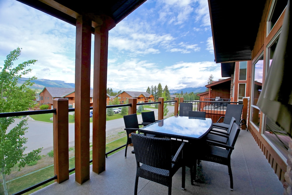 Luxury Townhome, 2 Bedrooms, Mountain View (Pet friendly) photo 3