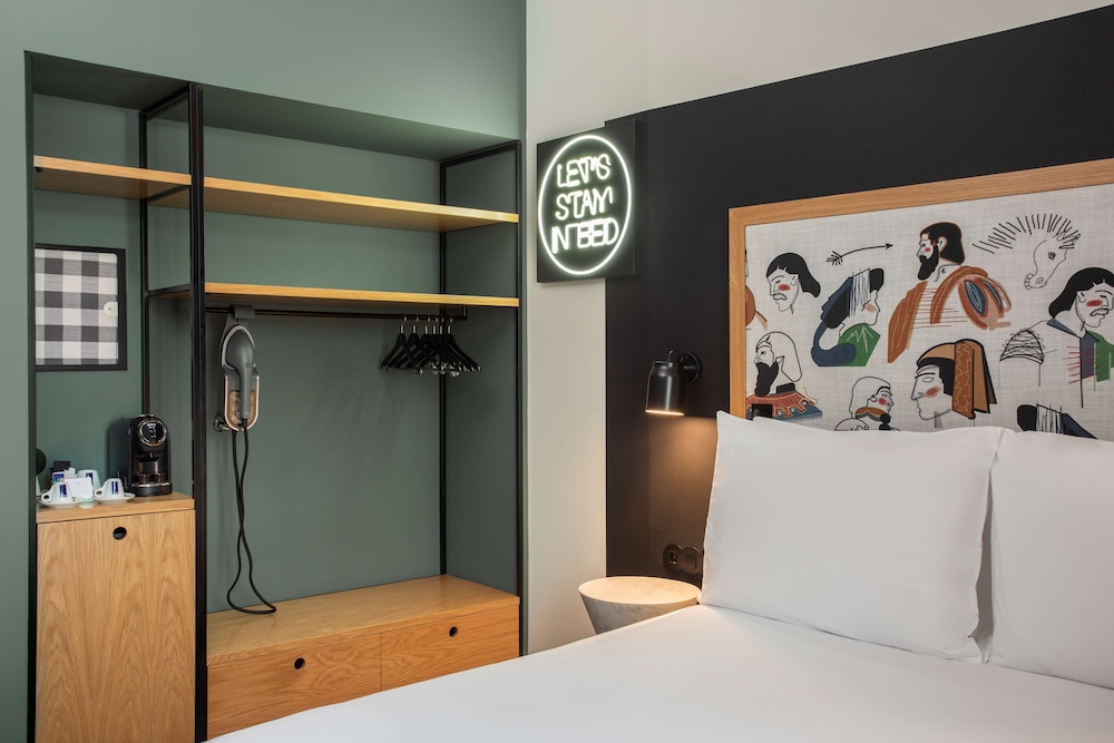 Superior Room, 1 Queen Bed - Photo 8