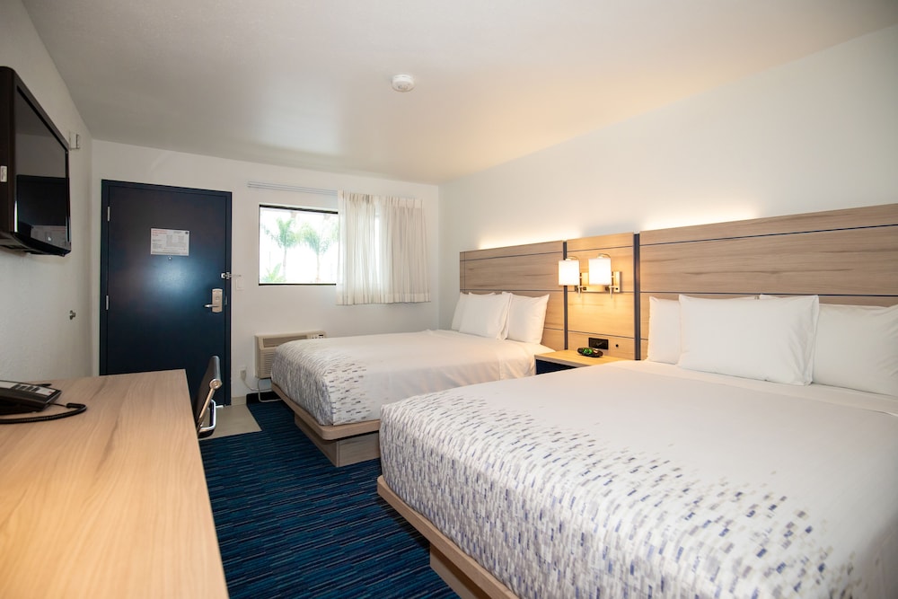 Premium Two Queen Beds photo 1