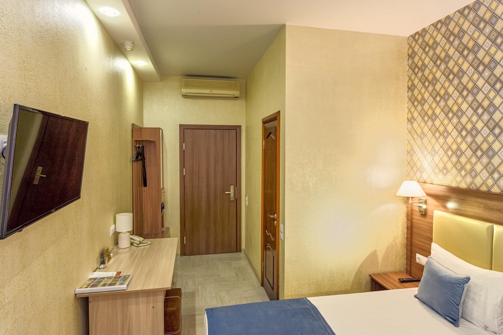 Economy Double Room photo 2