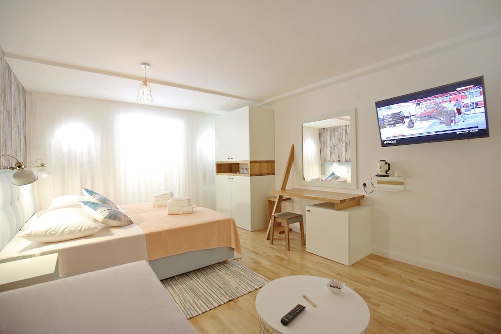 Design Double Room, Refrigerator, City View
