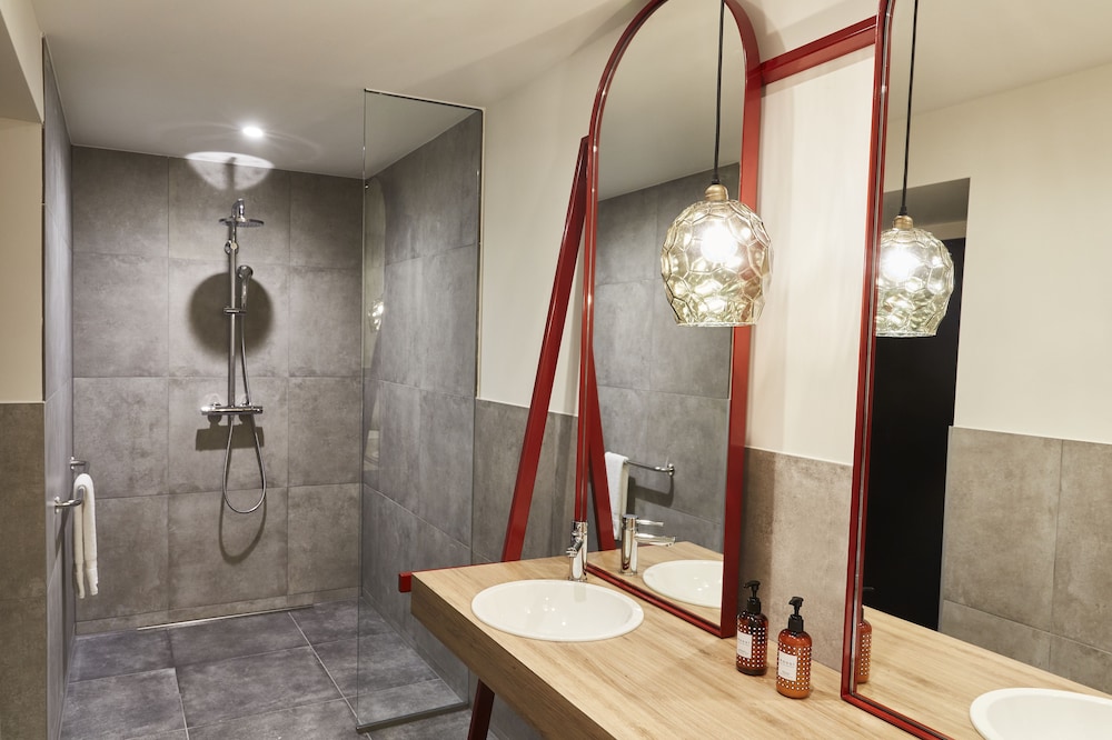 Suite, 1 Double Bed, Courtyard View - Photo 6