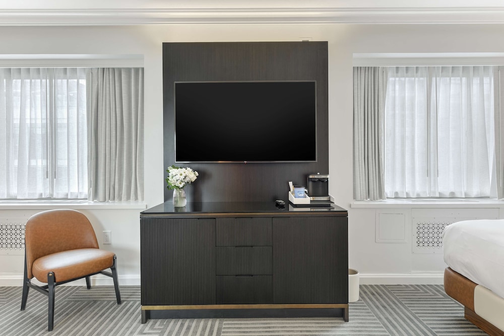Room, 2 Queen Beds, Accessible (Hearing) - Photo 6