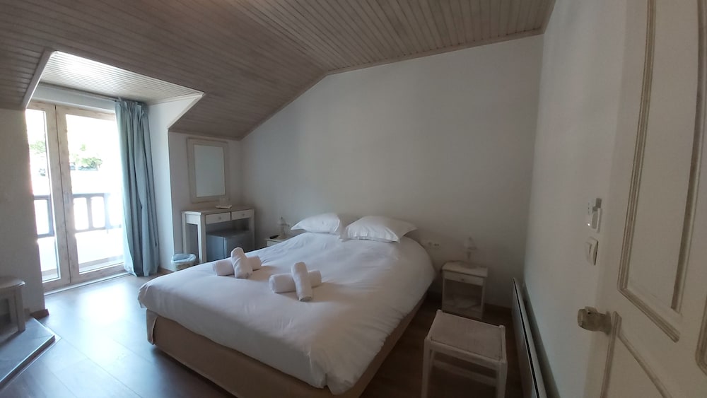 Classic Double Room, Hill View (Attic) photo 1