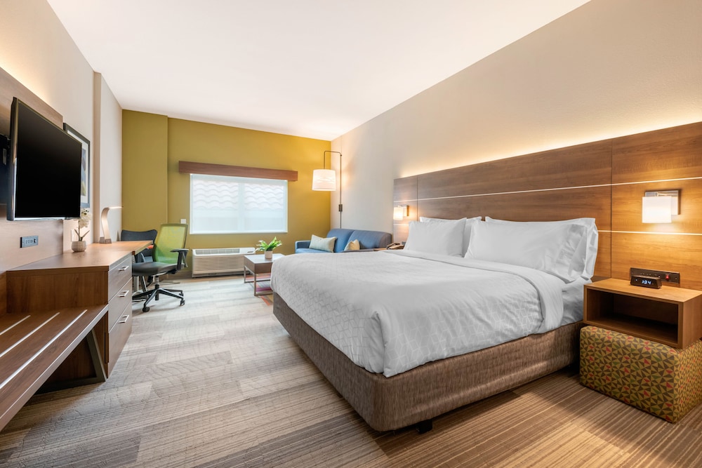 Suite, 1 King Bed - Photo 6