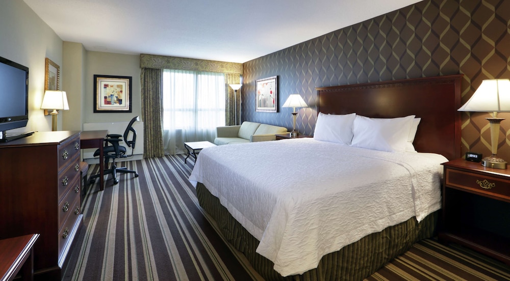 Premium Room, 1 King Bed with Sofa bed, Non Smoking, Refrigerator (with Drinks & Snacks) photo 1